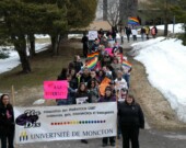 Une manifestation contre l'homophobie à l'Université de Moncton, organisée en 2011 par l’Association Un sur dix. 
 &mdash; PHOTO - Université de Moncton