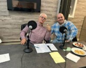Les maîtres de cérémonie du Papa Noël 2023, Bruno Bourgeois et Robert LeBlanc, ont fait un excellent travail durant leur segment de l'émission. &mdash; PHOTOS : Rosie Aucoin-Grace