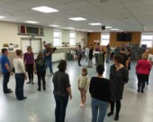 On pratique la danse câllée à Saint-Pierre-et-Miquelon. 

 &mdash; PHOTO : Facebook - La Société acadienne de Clare