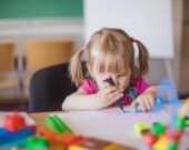 La motion qui vise à assurer le financement des services de garde des communautés des langues officielles en situation minoritaire a finalement été adoptée au Sénat. &mdash; Freepik