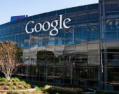 Google a 180 jours pour s’entendre avec des groupes de médias canadiens selon le règlement de la Loi sur les nouvelles en ligne.  &mdash; Anthony Quintano – Wikimedia Commons