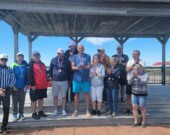 Les gagnants avec des dirigeants de la Boule acadienne. De g. à d. : Serge Vinet, arbitre, Louise Doucet, Jimmy Doucet, Laurent Gauclet, Rolland Jaume, président de la Boule acadienne, Jean-Marc Pernier, Yvette Belliveau, Alain-Philippe Gérard, Linda Saulnier, Adrien Saulnier des Loisirs de Clare, Carl Deveau et Suzanne O’Connell.   &mdash; PHOTO: Alain Belliveau
