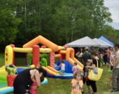 Les jeux pour enfants étaient très populaires à la Fête. 
 &mdash; Crédit : Richard Landry. 