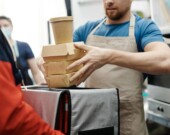 L’augmentation de la population de jeunes au Canada, alliée à la diminution des offres d’emploi, contraste avec la situation qui prévalait pour les jeunes avant et pendant la pandémie.  &mdash; PHOTO: Norma Mortenson – Pexels