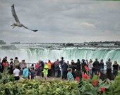 Le Canada est encore relativement à l’abri du surtourisme, qui affecte plusieurs régions en Europe et en Asie. Cependant, certaines destinations sont extrêmement fréquentées durant l’été. &mdash; PHOTO: Shlomo Shalev – Unsplash