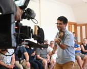 La Résidence fera partie d’un nouveau métrage du cinéaste acadien Phil Comeau, qui était au CMA 2024 pour le tournage. 
 &mdash; PHOTO: Jean-Philippe Giroux