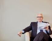 Dans son rapport, le commissaire aux langues officielles, Raymond Théberge, ne met pas en opposition les communautés anglophones et francophones, assurant au contraire au sujet du postsecondaire que «les universités, cégeps et collèges anglophones du Québec font partie de la solution, pas du problème». &mdash; PHOTO : Courtoisie CLO
