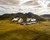 En Islande, l’entreprise Carbfix a montré la faisabilité, à petite échelle, d’une autre méthode de stockage : dissoudre le CO2 dans l’eau, puis l’injecter dans du basalte à 800 mètres de profondeur.  &mdash; PHOTO : David Elvar Masson – Pexels
