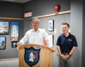 Tim Houston, premier ministre de la Nouvelle-Écosse, et Colton Leblanc, ministre des Affaires acadiennes et Francophonie, prenant la parole au moment de la promulgation de la Loi. &mdash; PHOTO : Shannon Nickerson