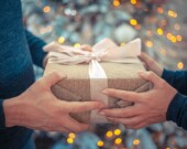 Sapin, buche, cadeaux : les fêtes de fin d’année polluent. Mais il existe des façons de les célébrer autrement. &mdash; PHOTO : ua_Bob_Dmyt_ua – Pixabay
