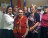 Photo souvenir de May Bouchard (92 ans) impliquée dans le regroupement des femmes de Pomquet et la FFANE en 2012. &mdash; Gracieuseté