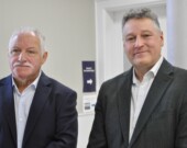 Le recteur de l’Université Sainte-Anne, à droite, a accueilli Darrell Samson, Secrétaire parlementaire.  &mdash; PHOTO : Richard Landry