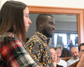 Eric Amedekanya (Sergio Erico), artiste multidisciplinaire de Grand-Sault, et la multiinstrumentaliste Tania Saulnier ont accompagné d’autres artistes après sa performance lors de la résidence artistique du CMA 2024, au cœur du nouveau documentaire du cinéaste Phil Comeau, Résonance Acadie.  &mdash; PHOTO : Jean-Philippe Giroux
