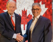 L'ancien premier ministre canadien, Jean Chrétien et Ronnie Leblanc, candidat libéral pour Acadie-Annapolis.  