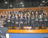La classe de diplômé(e)s de l’Université Sainte-Anne 2025. &mdash; PHOTO: Richard Landry