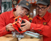 Jean-Sébastien Busque et Frédéric Choinière, producteurs, concepteurs-scénaristes et animateurs de l’émission Les joyeux patenteux, dans leur atelier.  &mdash; PHOTO: Productions du 13e