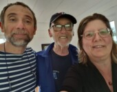  Jude Avery de Torbé avec les chercheurs Catherine Léger et Pierre-Don Giancarli. &mdash; PHOTO: Jude Avery