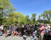 La foule lors du spectacle de la chorale de Mer et Monde, aux Jardins publics d’Halifax, le mercredi 4 juin.  &mdash; PHOTO: de gracieuseté - Dominic Côté