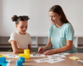 Trois professeures de l’Université Laurentienne ont affirmé que, sur quatre périodes d’âge différentes de la vie, les dépistages et outils mis à disposition pour détecter les troubles du langage chez les enfants ne sont pas adaptés à la réalité des communautés en contexte minoritaire.  &mdash; Photo : Freepik