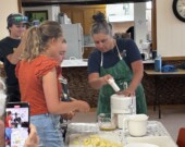 Préparation de râpure. &mdash; PHOTO: Facebook de la Société acadienne de Clare