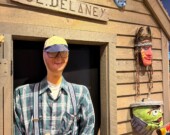 La figurine de feu Joe Delaney trône fièrement au Centre de la Mi-Carême.  &mdash; PHOTO: de gracieuseté
