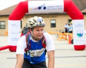 Un cycliste franchissant la ligne d’arrivée.  &mdash; PHOTO: Facebook - Gran Fondo Baie Sainte-Marie