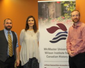 Les directeurs du collectif Repenser l’Acadie dans le monde, Clint Bruce (gauche) et Gregory Kennedy (droite), avec l’auteure Corina Crainic (milieu), lors du lancement du projet à l’Université McMaster, en mars 2019. &mdash; PHOTO: Maxime Dagenais