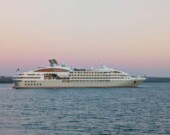 Le Lyrial, un paquebot de croisière de luxe français, jette l'ancre près du phare du Cap Forchu.  &mdash; PHOTO: Kyla Skidmore