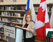 Lena Metlege Diab, ministre de l'Immigration, des Réfugiés et de la Citoyenneté du Canada, prononce un discours lors de l’annonce officielle de l’entente de financement, le 24 octobre, à l’École du Sommet.  &mdash; PHOTO: Jean-Philippe Giroux