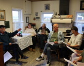 Soirée de discussion sur « la langue de chu nous » tenue le 27 octobre 2025 chez Geneva Fougère. &mdash; PHOTO: Stéphane Patoine