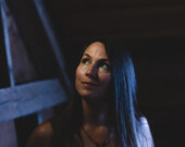 Kristen Martell, autrice-compositrice-interprète. &mdash; PHOTO: Beatrice Schuler