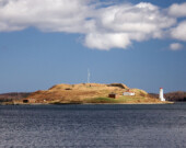 L’île Georges.  &mdash; PHOTO: auteur Thparkth, licence CC BY-SA 3.0.