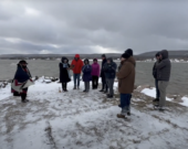Les participants et participantes de la marche commémorative du 7 décembre à Annapolis Royal.  &mdash; PHOTO: Facebook du Centre Communautaire Étoile de l’Acadie