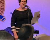 La présidente Elaine Surette souhaite la bienvenue. &mdash; PHOTO: Ina Amirault