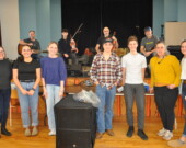 De gauche à droite en avant de la délégation de l’Île: Karine Gallant, Kiera Gallant, Mia MacInnis, Riel Arsenault, Vincent Côté-Gallant et Natalie Robichaud. Les musiciens en arrière: Simon Robichaud, Nicolas MacLean, Sébastien Dol et Gilles Saulnier.  &mdash; PHOTO: Richard Landry