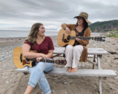 Michelle Deveau et Nicole Deveau sont parmi les artistes du spectacle Fémin’Arts présenté à Chéticamp à l’occasion de la Journée internationale des femmes.  &mdash; Photo: Nicole Deveau