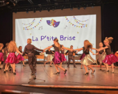On aperçoit ici les membres de la troupe de danse La Petite Brise en spectacle à l’École NDA de Chéticamp.  &mdash; Photo: École NDA