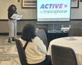 Merveille Tabuku, conseillère d'intégration et de sensibilisation chez l’IFNÉ, prononce un discours pour présenter l’évènement. &mdash; PHOTO: Margaux Paz Paredes
