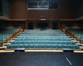 Le théâtre Salle Marc-Lescarbot, au campus de Pointe-de-l’Église, avant la grande annonce de l’après-midi.  &mdash; PHOTO: Jean-Philippe Giroux