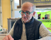 Jean-Pierre à son kiosque au marché fermier de Wolfville. &mdash; PHOTO: France Thériault