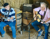 Le 25 avril, plongez dans l’histoire des Acadiens de Sydney à travers la voix et la guitare de Marcel LeFort et Roger Boudreau. &mdash; Photo: Daniel Aucoin