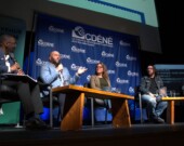 Les panélistes de la discussion de Par-en-Bas.  &mdash; PHOTO: gracieuseté du CDÉNÉ