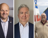 Le progressiste-conservateur Claude Bourgeois, le libéral Denis Cormier et le néo-démocrate Trevor Poirier se présentent dans la circonscription de Chéticamp-Margarees-Pleasant Bay.  &mdash; Photo: Parti PC, Parti Libéral et Parti NPD