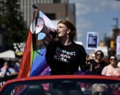 Fae Johnstone, directrice générale de Queer Momentum, durant la  la Capital Pride Parade. &mdash; Photo: Facebook - Fae Johnstone