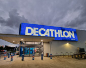 Décathlon est une chaine de sport internationale originaire de France. &mdash; Photo: Maksym Kozlenko – CC-BY-SA-4.0