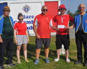Le Conseil de Clare des Chevaliers de Colomb a présenté un chèque au montant de 2 000 $ aux Olympiques spéciaux de Clare. Dans la photo, de gauche à droite: Ronnie Saulnier, député Grand Chevalier, Brianne Comeau, médaillée des Olympiques spéciaux, Bobby Comeau, chef de mission, Justin Martin, médaillé, et Raynald Poulin, Grand Chevalier du Conseil 6348. &mdash; PHOTO: Richard Landry