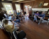 Le public de la première édition de la série de concerts de l'été de La Vieille Maison. &mdash; PHOTO: Prudencia Mbiadjeu