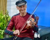 Chester Delaney a appris son art principalement par transmission orale, en observant et en écoutant les violoneux plus âgés de son entourage. &mdash; Photo: Daniel Aucoin
