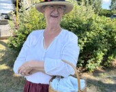 Susan Draper Surette, une Acadienne coquette qui nous souhaite la bienvenue au cimetière Sainte-Famille. &mdash; PHOTO: France Thériault