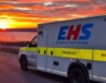 Un véhicule du service de santé d'urgence au lever du soleil à Kellys Mountain, dans le comté de Victoria. &mdash; PHOTO: Facebook - Emergency Health Services